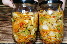 私藏30年腌制包菜的经验配方，2个小时就能吃，爽口解腻又下饭