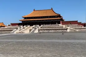 五一假期首日故宫客流稀少，游客：这一幕很罕见视频封面