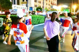 零基础8步《圈圈舞》姐妹围成一圈跳,开心快乐又不累视频封面