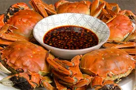 蒸螃蟹，切记别直接放姜片，海鲜老板娘教我一招，鲜嫩不腥超美味