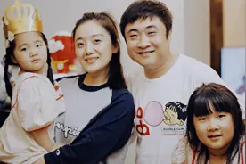 乔杉晒全家福为女儿庆生 一家四口吃蛋糕温馨十足视频封面