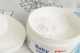 你家有爽身粉吗？用途太强大了，解决了男女人的大烦恼，不学真亏视频封面
