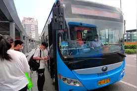 宁波到奉化溪口，蒋介石故里，坐的公交车视频封面