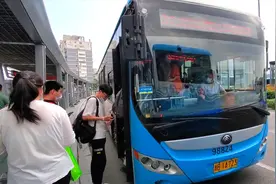 宁波到奉化溪口，蒋介石故里，坐的公交车视频封面