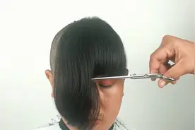 美女失恋了想重新来过，把长发剃成光头，还是那么惊艳人视频封面