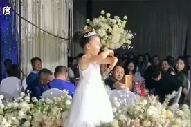 舅舅婚礼现场 侄女献上《听我说谢谢你》手势舞让在场所有人动容视频封面