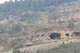 隐蔽在狭窄的群山中，有防空洞，八路军总司令部住址王家坪（下）