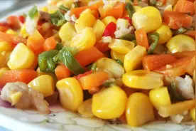 鲜玉米胡萝卜炒肉粒，美味又营养颜值高，看着就有食欲