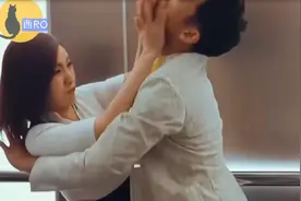 郑恺电梯爆笑强吻郭采洁，这段太沙雕看一次笑一次视频封面