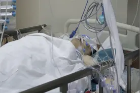 人间世：医生迎来特大手术，为病患全身换血管，一丝差错就没救视频封面