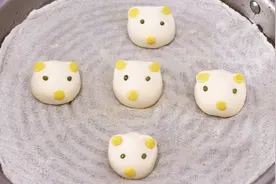 花样面食小熊卡通馒头的做法，蔬果馒头萌萌哒，一口一个真好吃