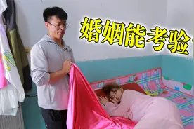 媳妇睡觉不盖被，考验老公是否爱自己，不想反被老公套路，太逗了