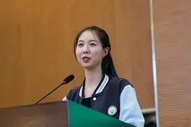 3年前，为救同学身中8刀的20岁女孩崔译文，后来怎么样了？视频封面