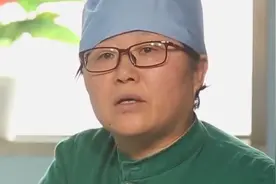 传奇：17岁姑娘肚子疼送急诊，医生一抽血傻眼了，竟是粉色的视频封面