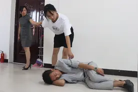 女大学生救晕倒大哥，5年后去应聘被经理侮辱，董事长却喊她恩人视频封面