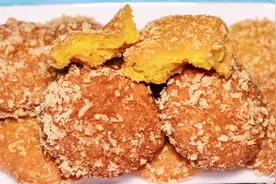 这才是南瓜饼正确做法，只要掌握一个小诀窍，外酥里糯，越吃越香