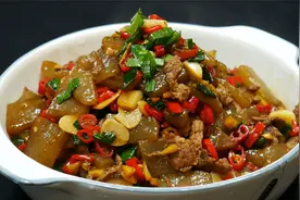 魔芋豆腐怎么做才好吃，湘菜大厨教你方法，配上米粉能吃三大碗视频封面