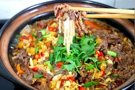 牛肉砂锅这样做，鲜嫩爽滑不塞牙，配菜鲜香入味，下饭又解馋！视频封面