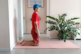 人老腿先衰，膝盖不好的，每天这样跪走2分钟，引气血下行视频封面