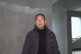 农村男子在村里为儿子盖新房，包工不包料，三间二层能省多少钱视频封面