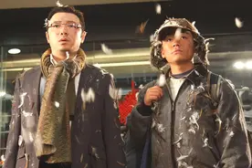 徐峥王宝强首次合作，就已是巅峰《人在囧途》百看不厌的喜剧片视频封面