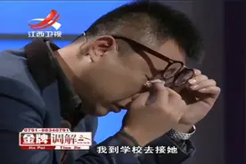 调解：亲妈推轮椅上台调解，儿子当场崩溃，哭着带老母亲回家视频封面