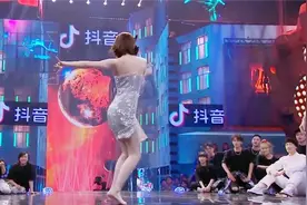 佟丽娅离婚后一舞封神！出道16年实力彻底爆发，一抬腿风情万种！视频封面