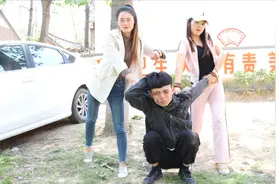 喜剧约闺蜜2：闺蜜帮小小试探男友，结果男友原形毕露，竟是渣男视频封面