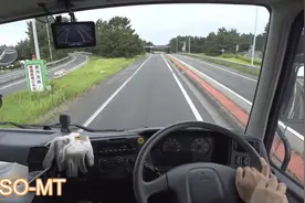 大型卡车的加速实验，看看什么变速箱起步最快视频封面