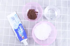 家里洗漱牙膏+三勺红糖，睡前涂涂，润肤嫩滑白皙视频封面
