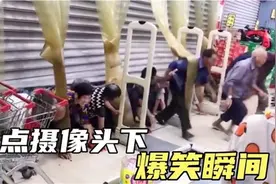 盘点摄像头下的爆笑瞬间，大爷大妈买菜，吓坏了刚来的90后妹妹！视频封面