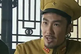 医生是隐藏的高手，药柜里全是武器，闲来无事就去灭了日军总部！视频封面