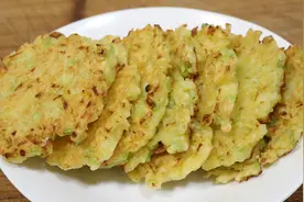 这才是土豆饼最好吃的做法，不用加水，酥脆香软，做法一看就会视频封面