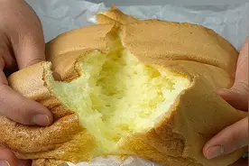 4个鸡蛋 1勺糖 轻松做出舒芙蕾蛋糕 超级柔软 入口即化 适合新手