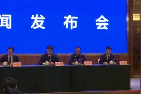 东航坠机现场发现部分飞机残骸和人体组织碎片视频封面