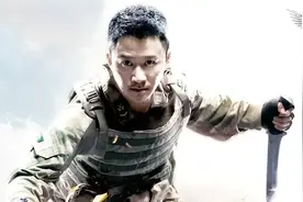 在电影《战狼2》中，吴京战狼爆火后被全网炮轰，他到底惹到了谁视频封面
