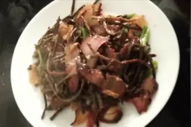 川菜美食干豇豆炒腊肉，我是航仔带你吃家乡味道！视频封面