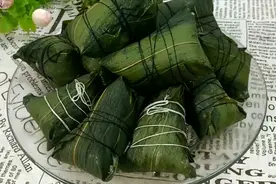 2斤糯米能包30个粽子，包粽子慢动作，学会就不用买了视频封面