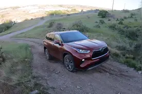 2020款丰田汉兰达Hybrid玩越野，爬坡过交叉轴那刻才是霸气的开始视频封面