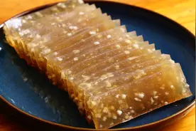 自己做马蹄粉，再做成马蹄糕，虽然量不多但主打的就是一个纯手工