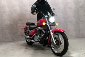 铃木摩旅小太子，排量250，造型复古，皮实耐用，听听声浪如何？视频封面