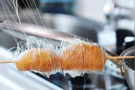 金丝苹果的做法，2种甩丝方法，能做出1米多长丝，今天全教给你