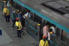 从2分40秒到2分钟，北京地铁大兴线11座车站告别限流！视频封面