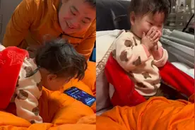 萌娃听到音乐睡眼朦胧跳广场舞，妈妈：外婆曾带着去跳过视频封面