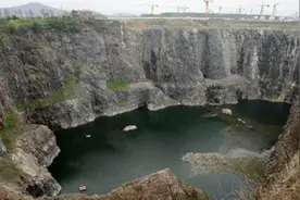 日本侵略时挖了个88米巨坑，我国花20亿改造，如今成上海标志建筑视频封面