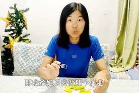 女儿作业没做完，妈妈也着急，还是妈妈利索，几下子就搞定视频封面