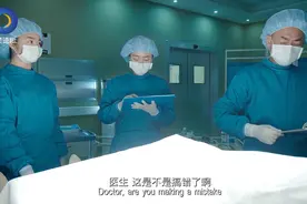 史上最惨男主？太胖被当成产妇，还被推进手术室剖腹产！全程笑点视频封面