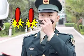 火箭军小哥哥英姿飒爽去约会 竟然被拦下！因为他戴了这个——视频封面