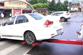 动真格！违停就拖走！你怕不怕？视频封面