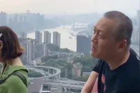 重庆大叔人声低音炮震撼你的心灵，网友：这嗓子老君炉里练出来的视频封面